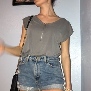 Grey t shirt with zipper